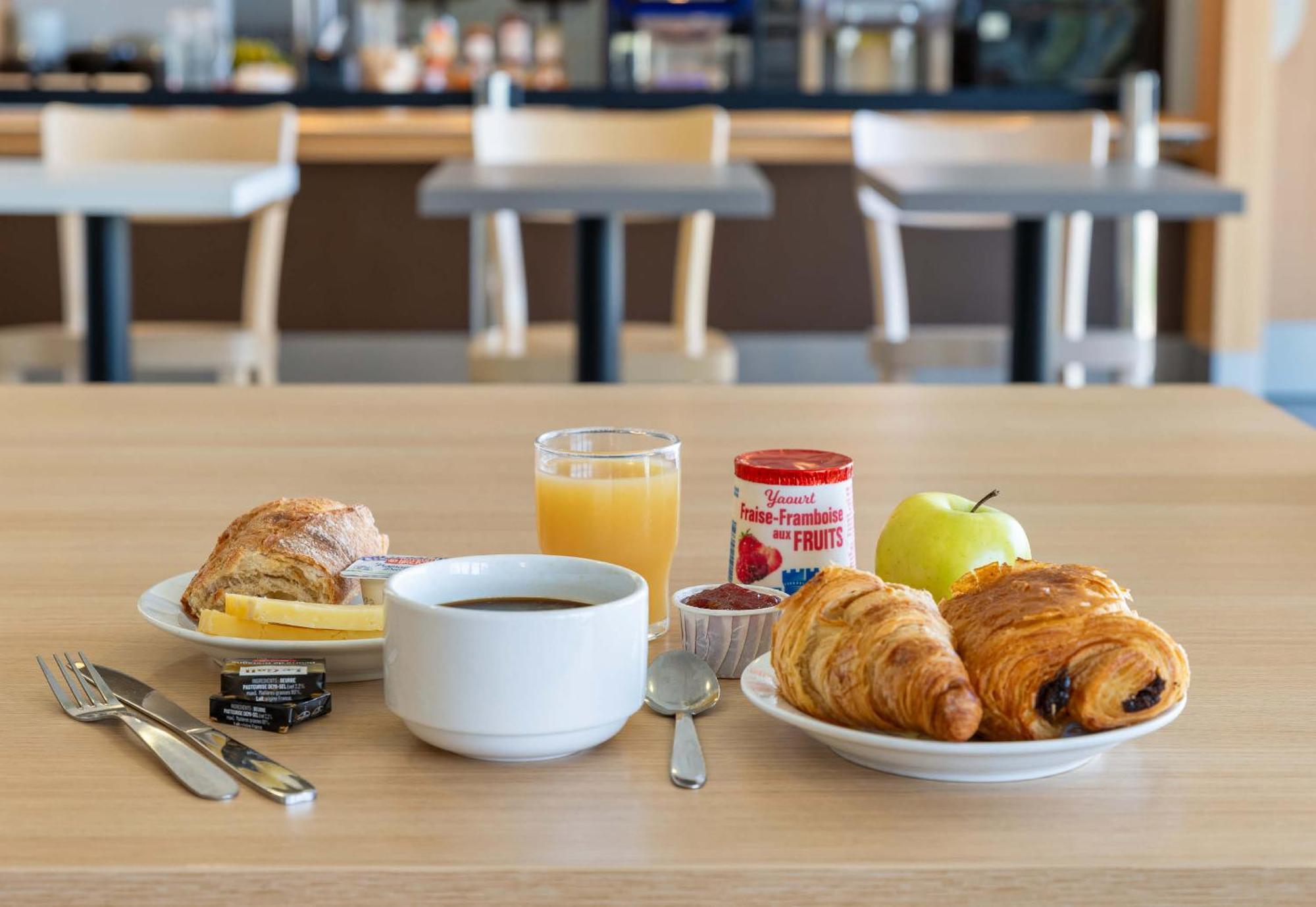 B&B Hotel Lyon Eurexpo Шасю Екстериор снимка