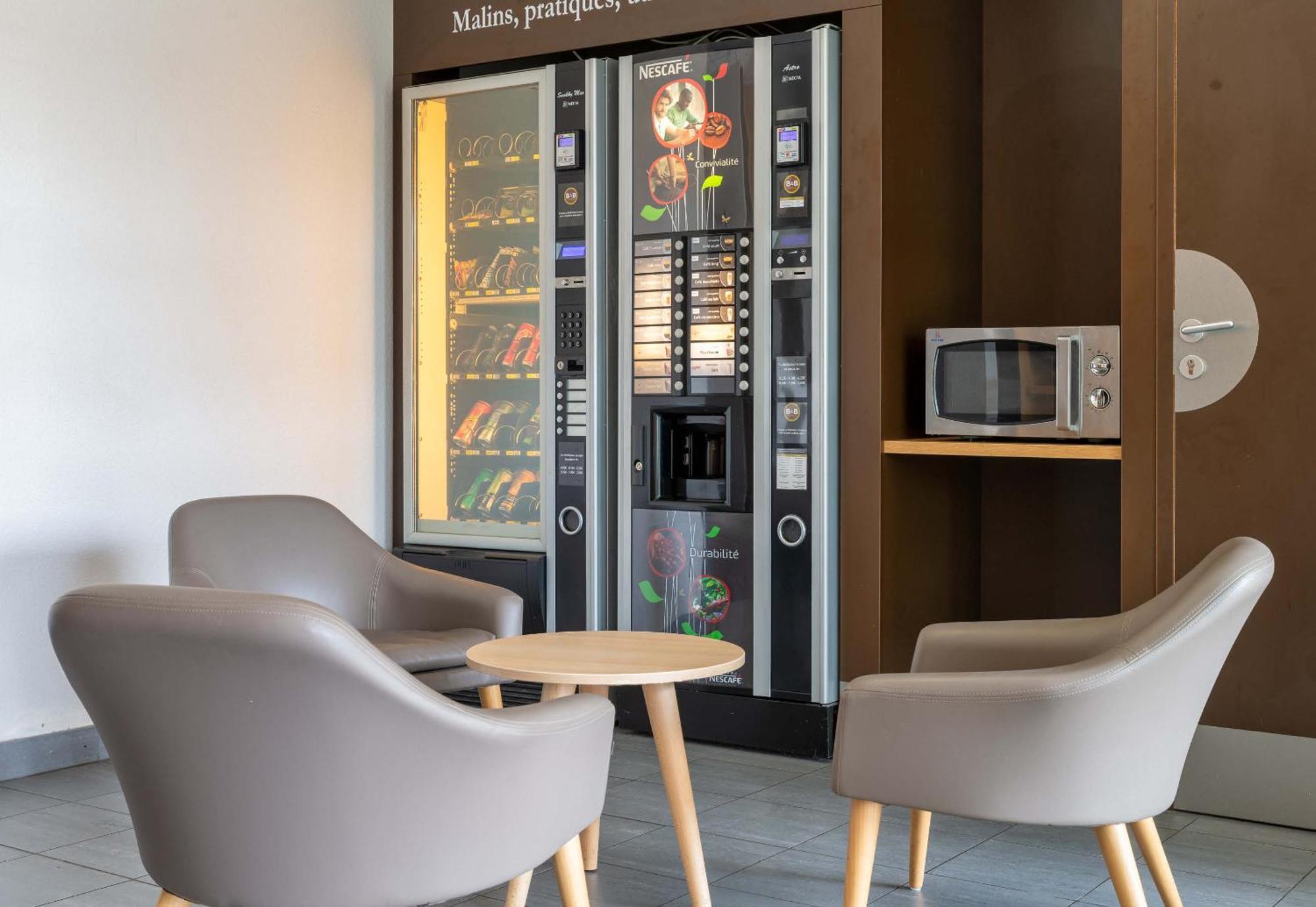 B&B Hotel Lyon Eurexpo Шасю Екстериор снимка