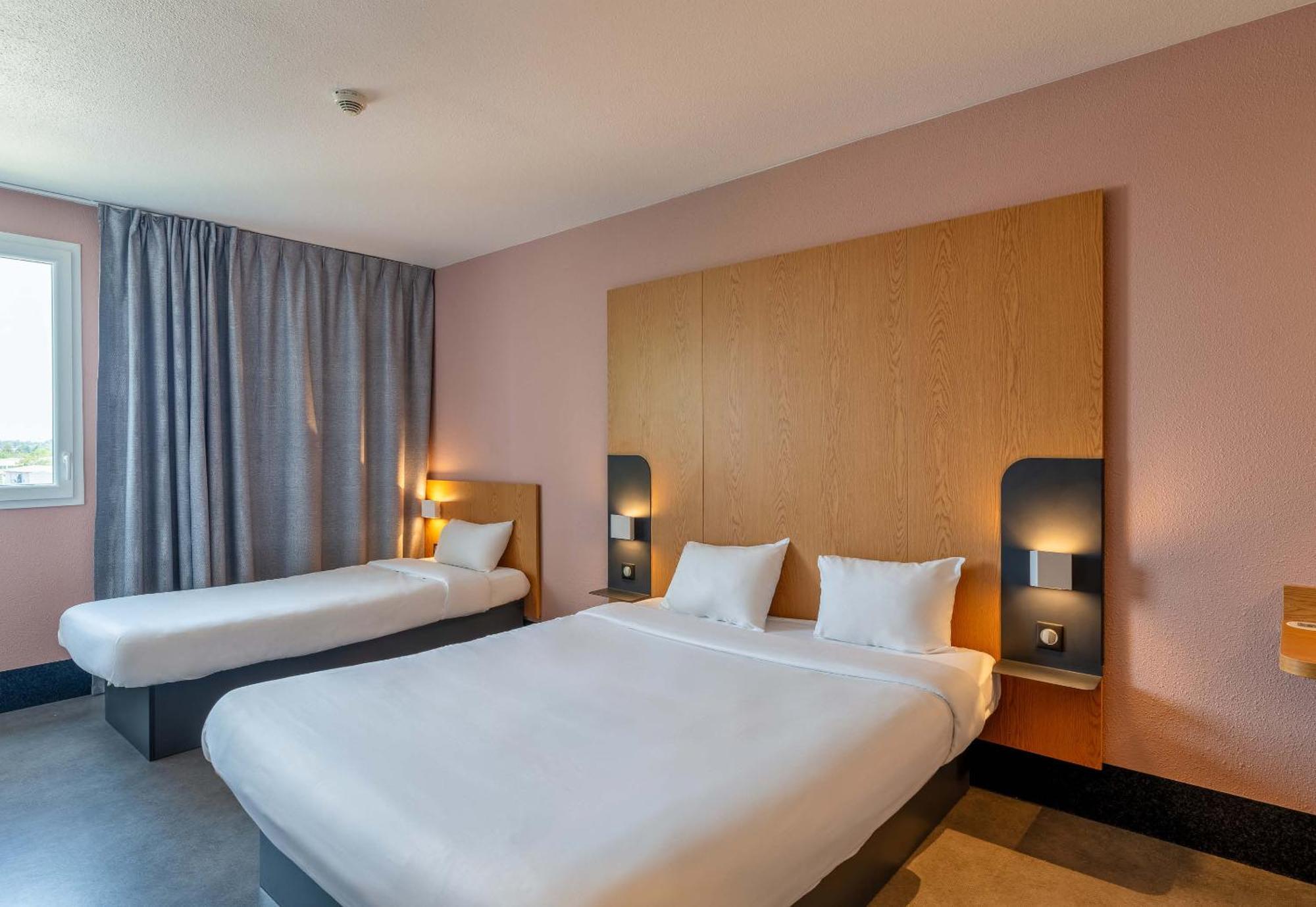 B&B Hotel Lyon Eurexpo Шасю Екстериор снимка