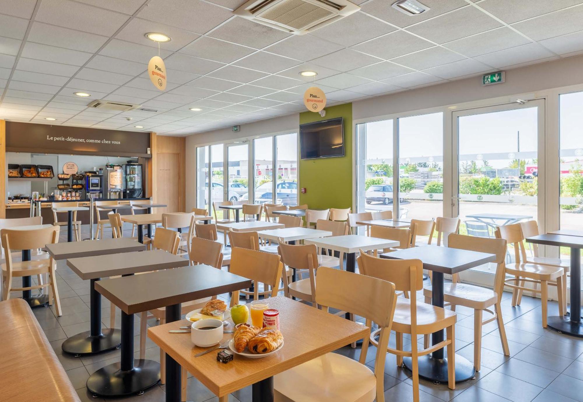 B&B Hotel Lyon Eurexpo Шасю Екстериор снимка